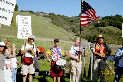 Fife and drum and flag at Lafferty gate
